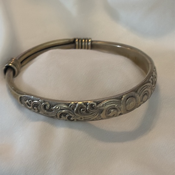 Elegant Antiqued Brass Chinese Repose Bracelet Size 7 3/4” - Picture 8 of 10